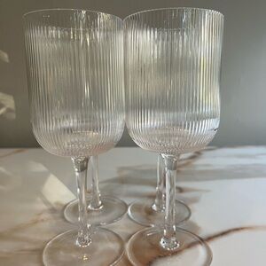 Elegant Clear Wine Glass Set